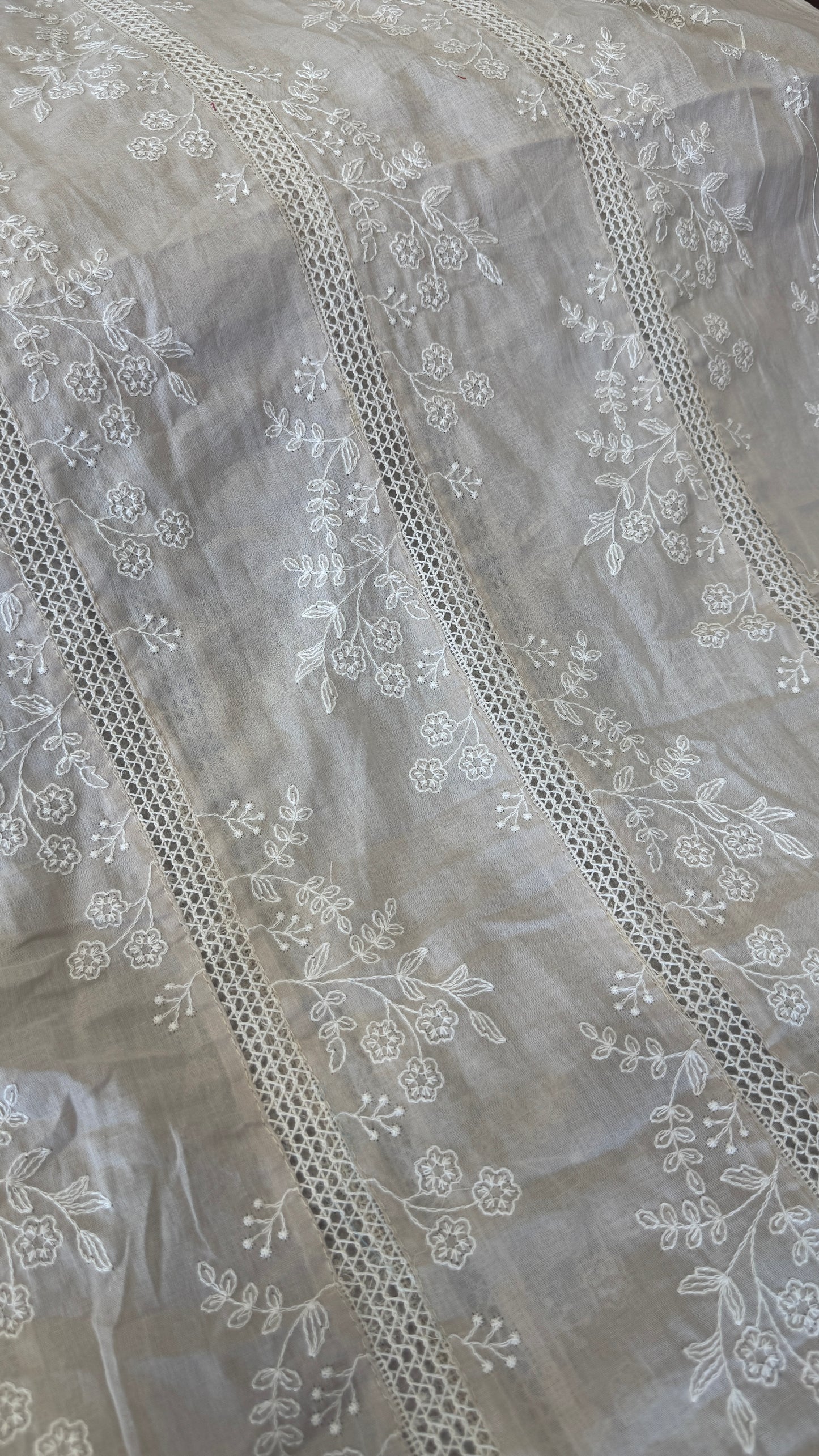 Mulcotton embroidery with crochet lace