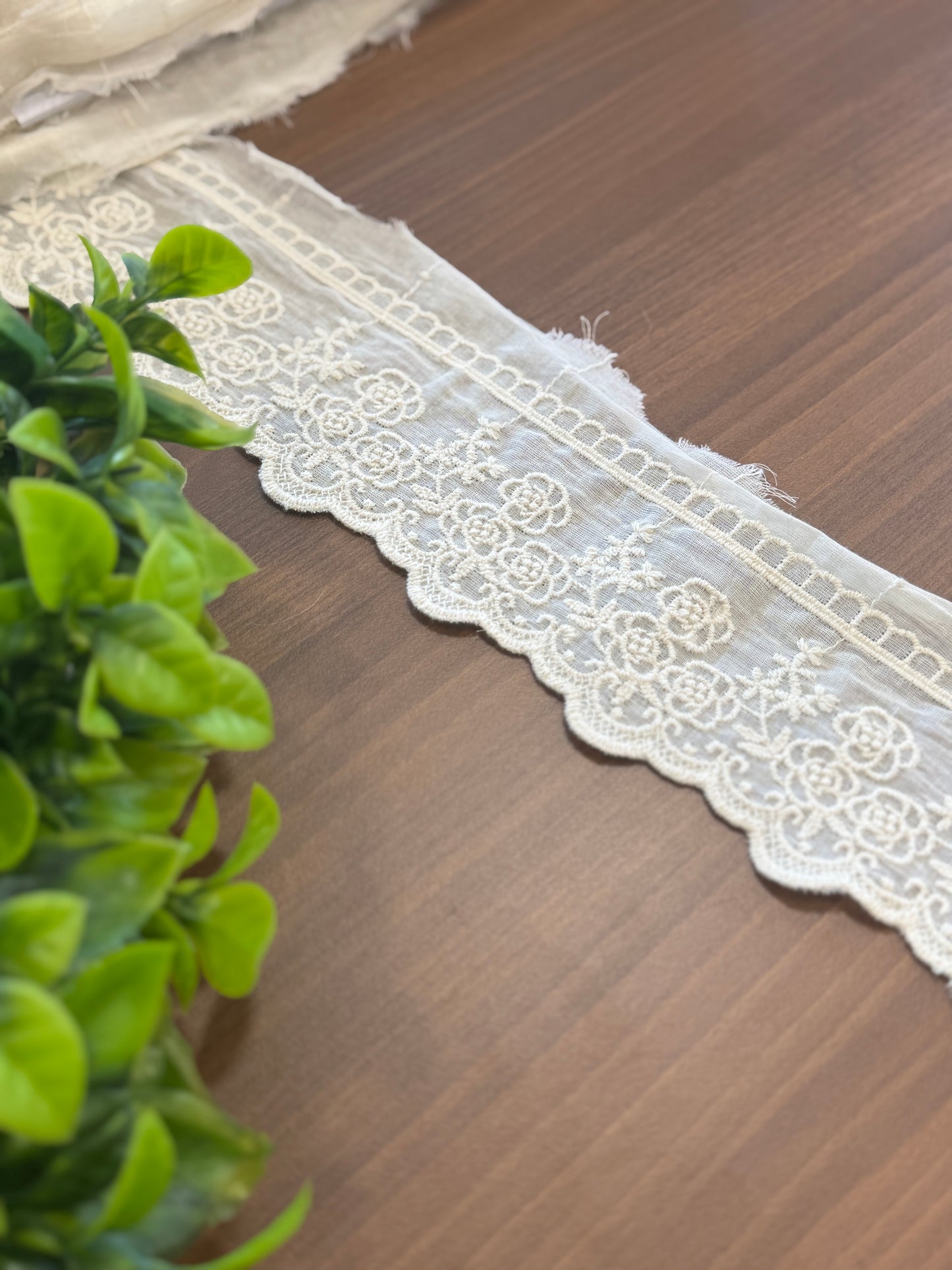 Dyeable cotton lace off-white