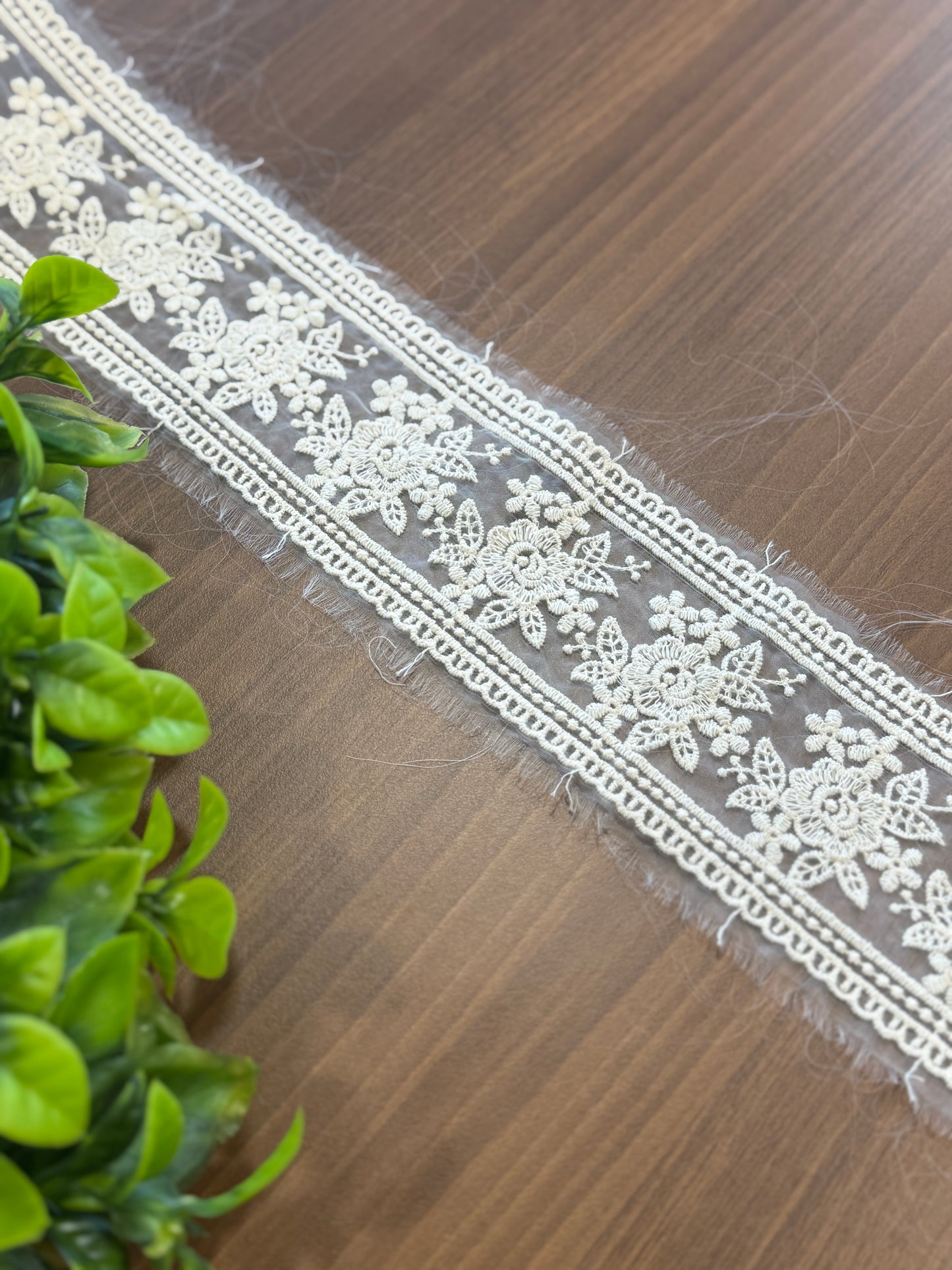 Dyeable organza lace off-white