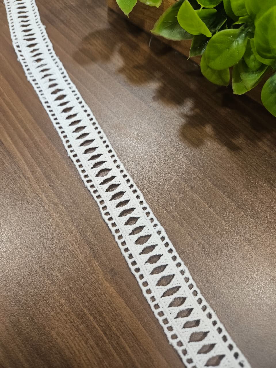 Dyeable Crochet Lace off-white