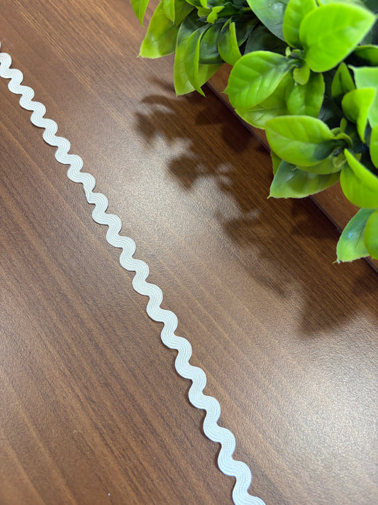 Zig zag lace ( not dyeable)