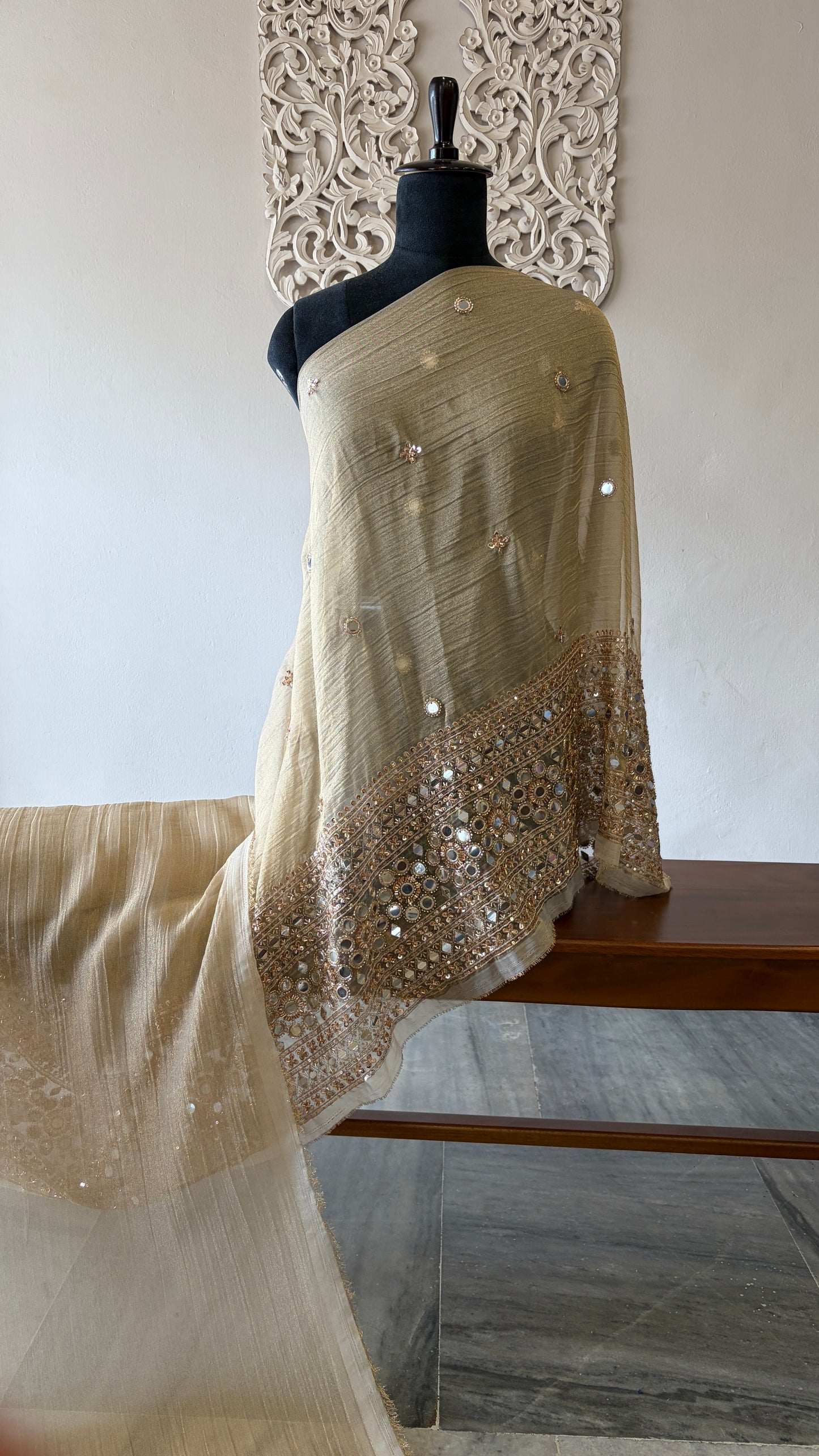 Semi crushed tissue with Daman embroidery