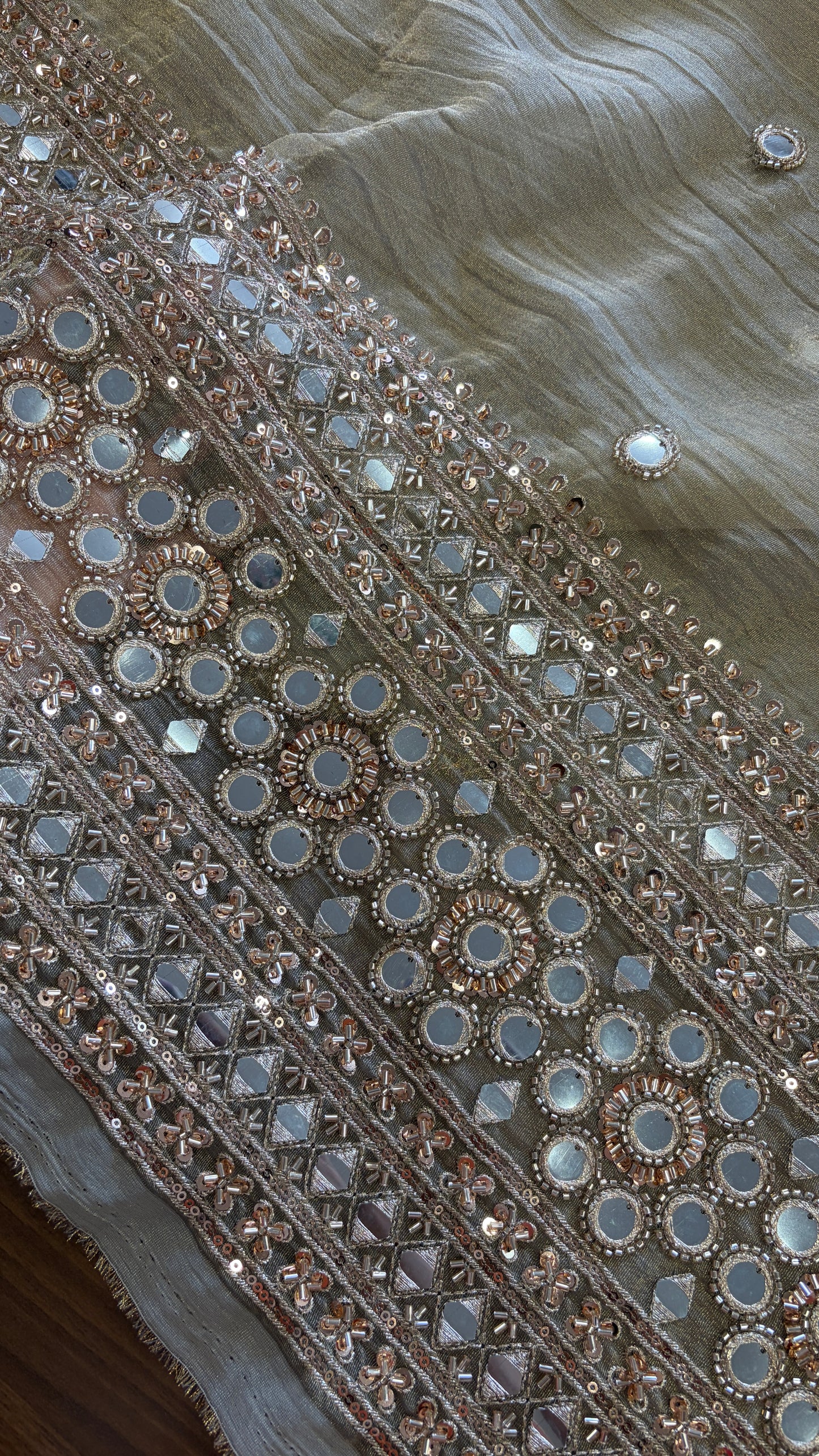 Semi crushed tissue with Daman embroidery