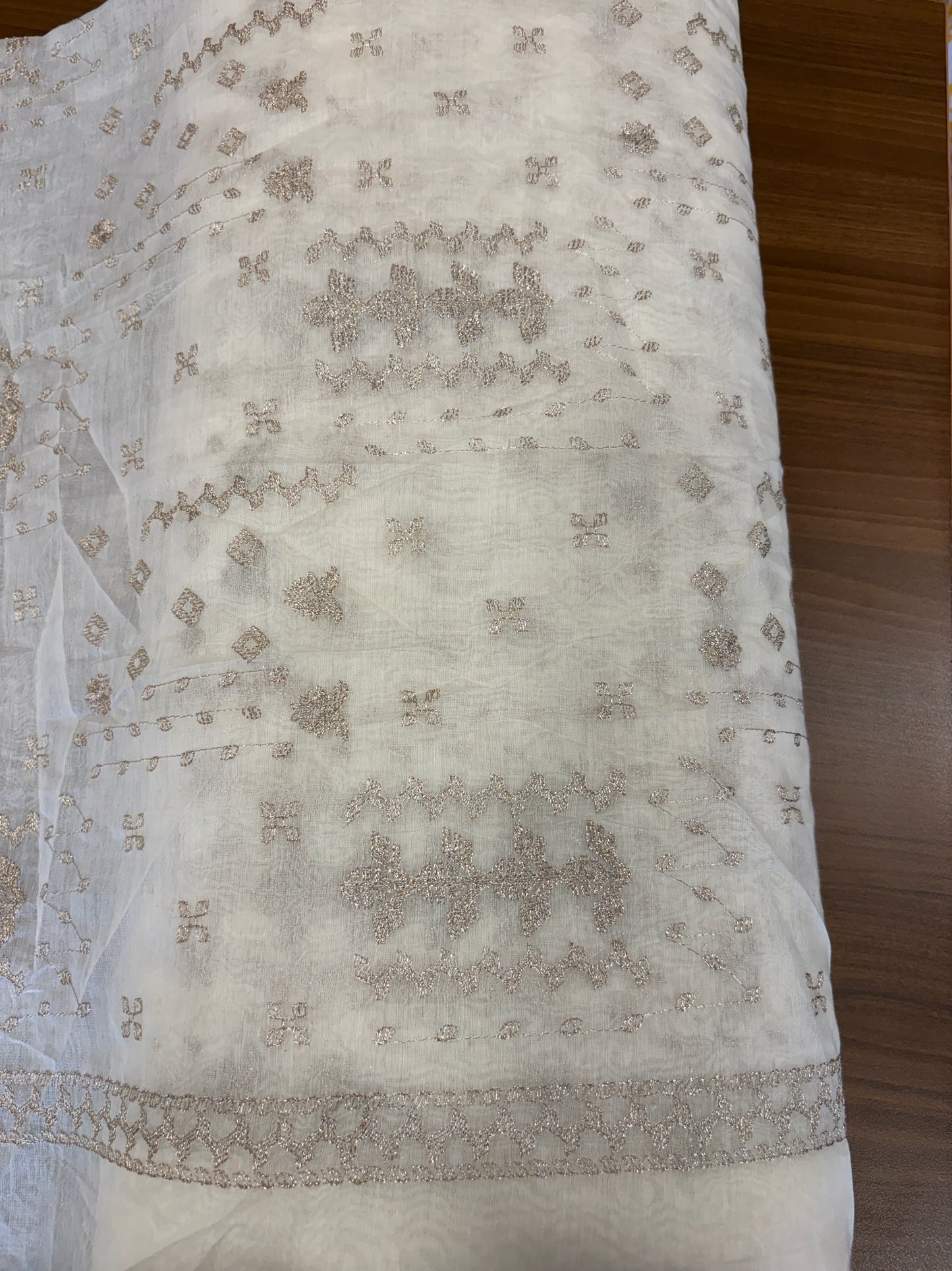 Dyeable Banarasi mulchanderi with border