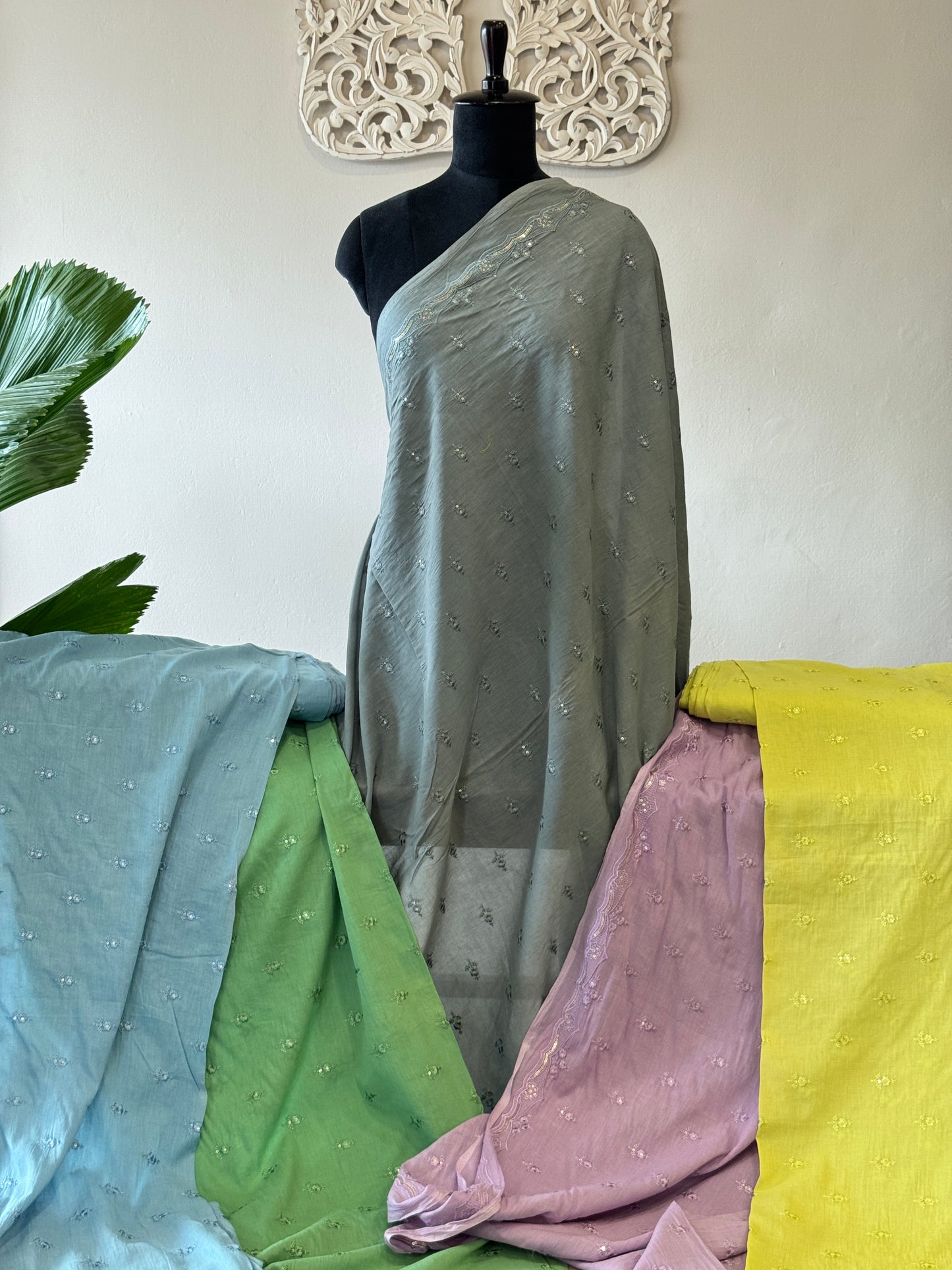 Mulcotton embroidery with scallop border
